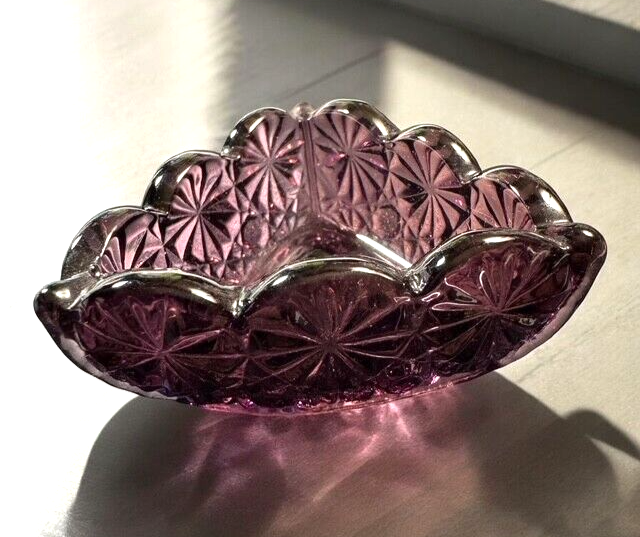 LG Wright Glass Amethyst DAISY & BUTTON 2.5" Open Triangular Dish Vintage