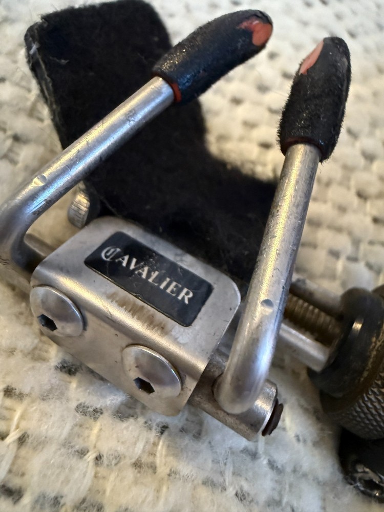 Cavalier Dual Prong Flipper Rest