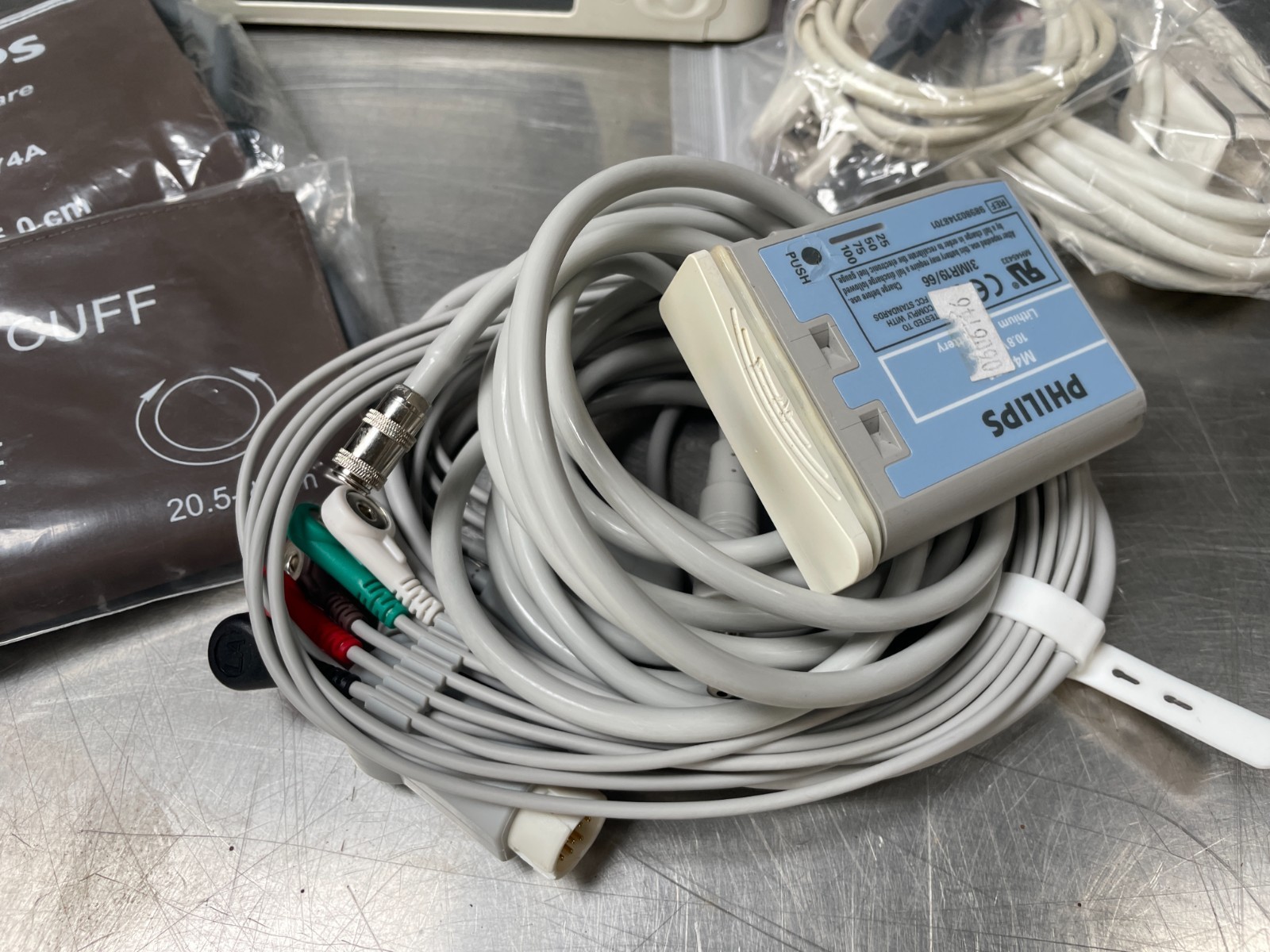 Philips Intellivue X2 M3002A Monitor W/ Battery SpO2 Hose Cuffs ECG