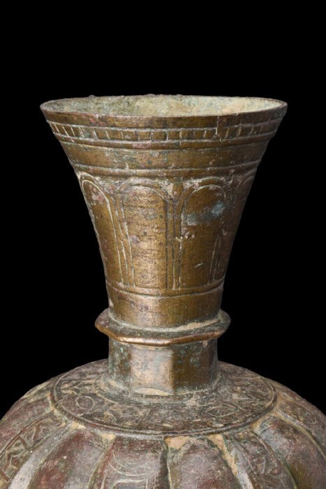 ANCIENT ISLAMIC ABBASID BRONZE DECORATED BOTTLE