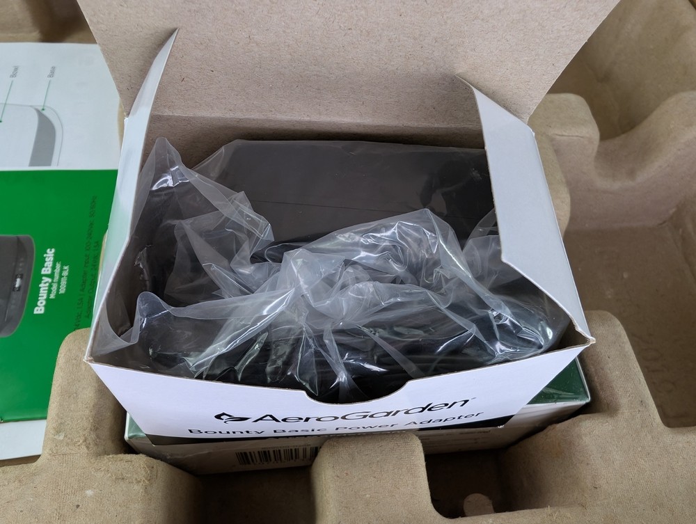 AeroGarden Bounty Basic Indoor Garden Open Box Complete 100911-BLK