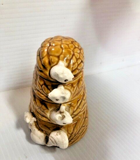 Complete set Vintage Enesco Squirrels with Walnuts Stacking Measuring Cups-B71P
