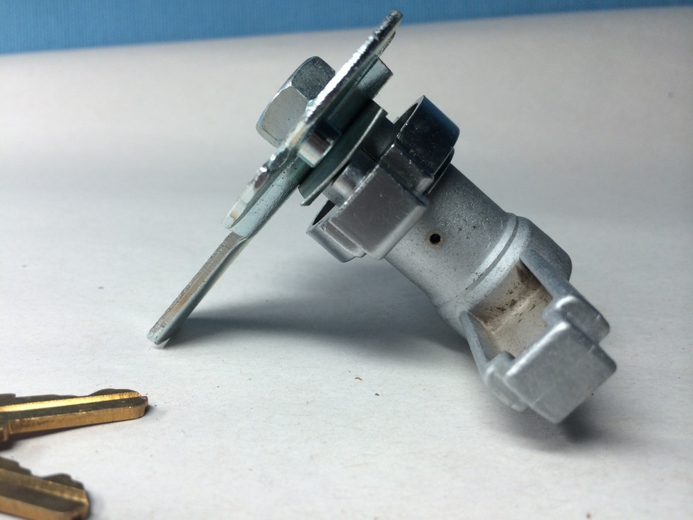 T-Handle for Display Case with 2 keys Locksmith