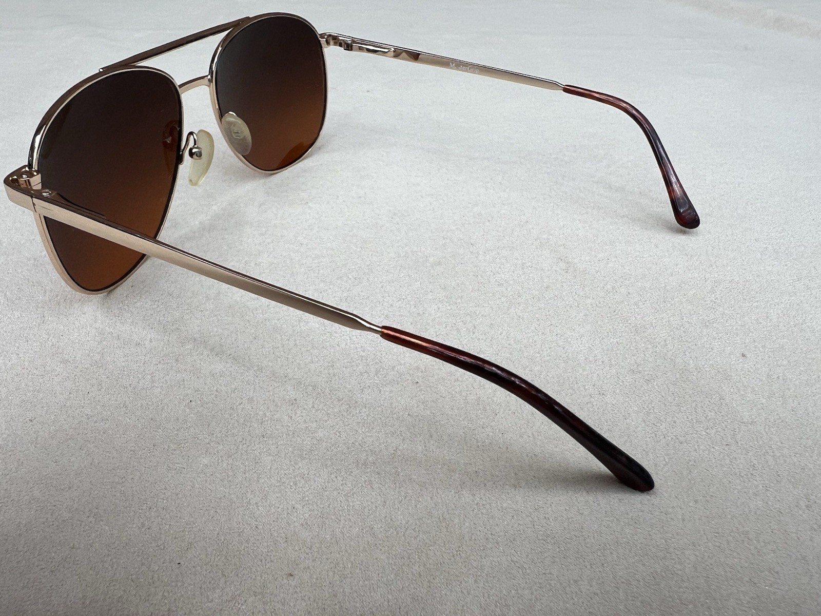 MG Golf Sunglasses Master Grip Aviator - Gold - Black w Clamshell Case Men’s