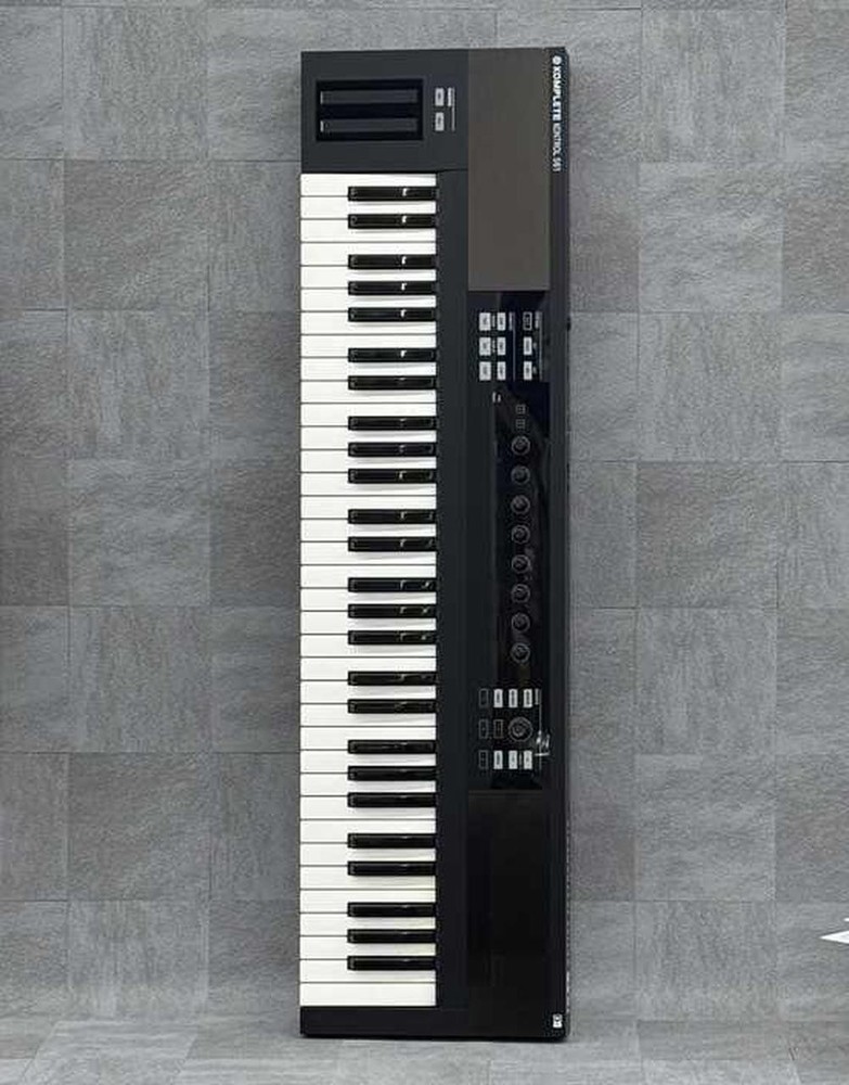 NATIVE INSTRUMENTS KOMPLETE KONTROL S61	Control Keyboard from Japan