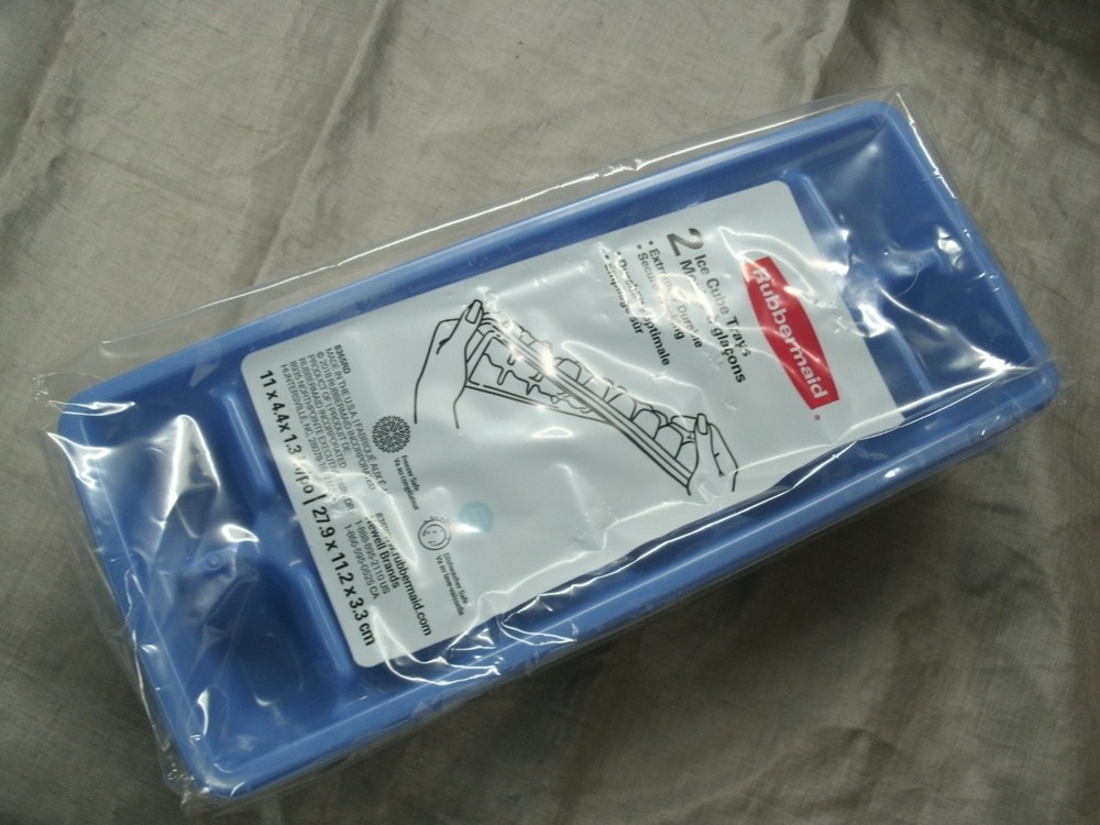 Rubbermaid 2 Pack Secure Stacking Easy Release Blue Ice Cube Trays Plastic NEW 5