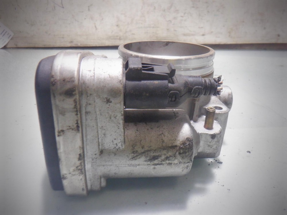 02 BMW 325i Throttle Body