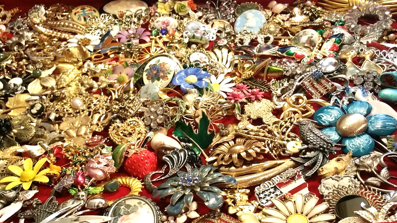Vintage Costume Jewelry Lots Brooches Signed Unsigned *All Wear*