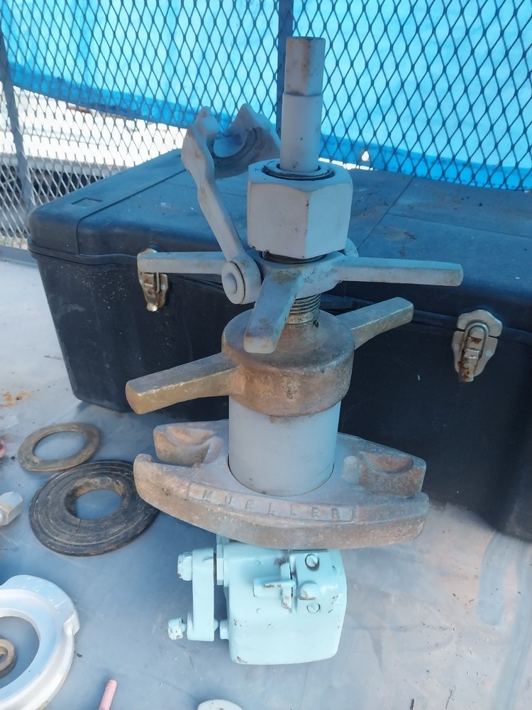 Mueller B 100 Pipe Tapping Machine With Original Metal Case, 6 Bits And Extra