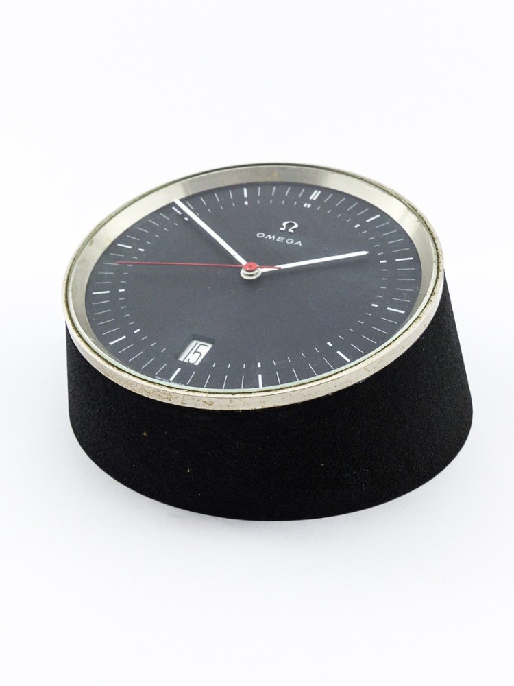 Omega table clock with calendar date, electromechanical