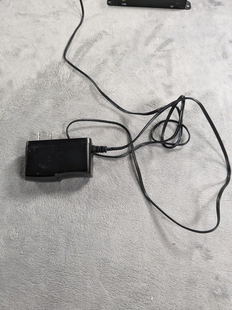Social Powered Wifi Hotspot Model SH100 With Cable