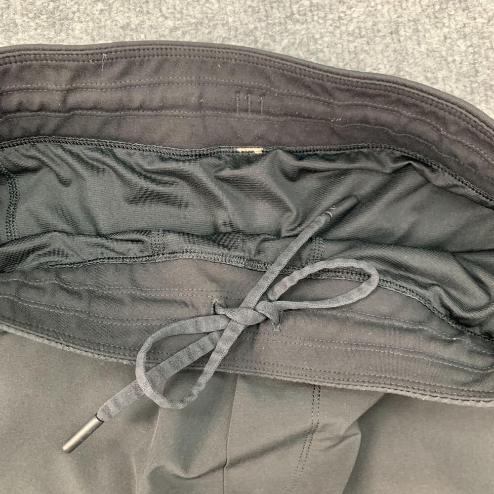 Lululemon Active Short Men M Medium Elastic Drawstring Waist Workout Lined *READ