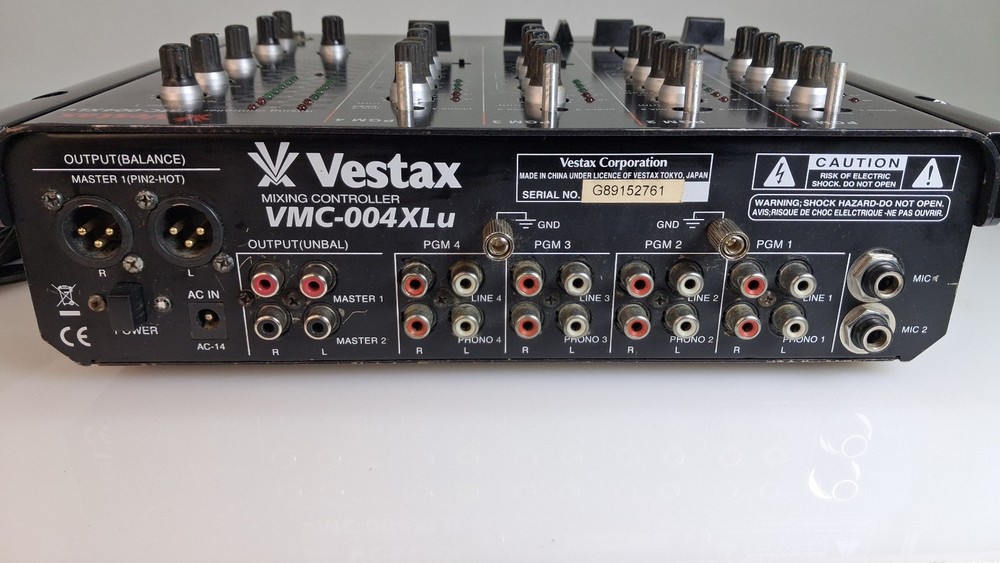 Vestax VMC-004XLu DJ Mixer