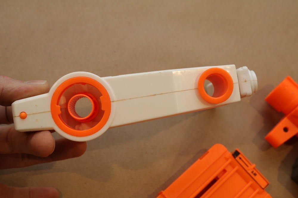 Nerf Modulus Regulator 3 Attachments with 2 magazines 12-dart clips