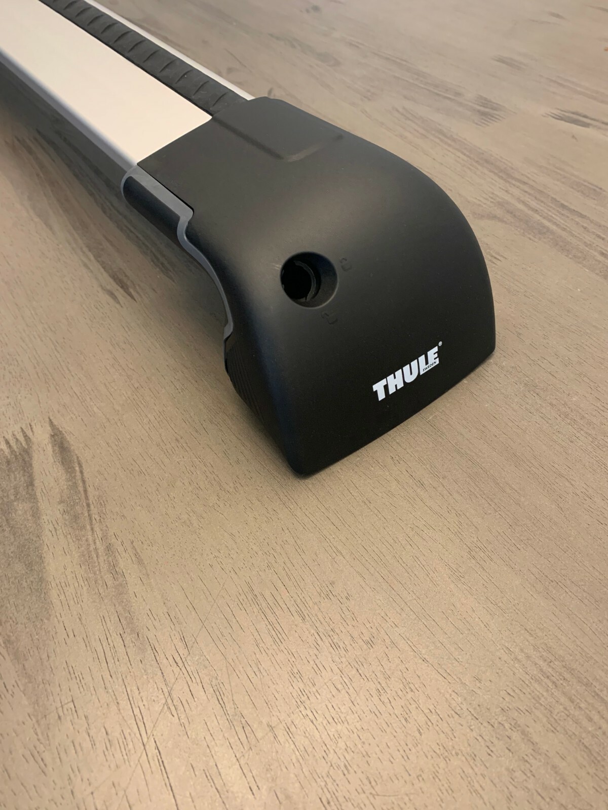 New Thule Aeroblade Edge 7601 Silver. Freeship!