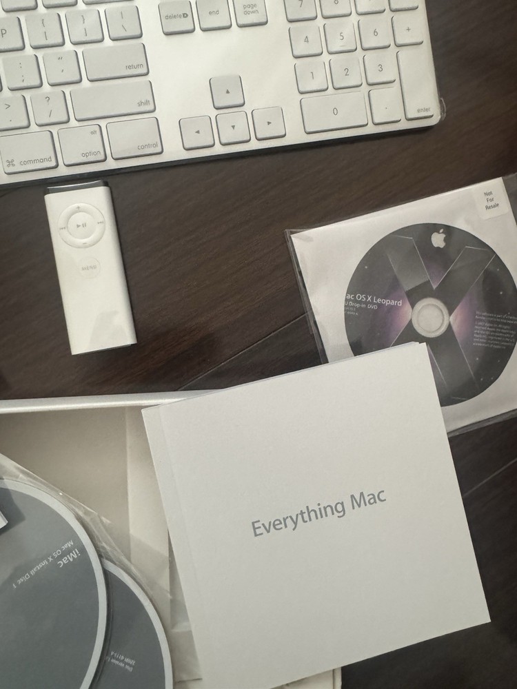 2007 apple Keyboard , Mouse All New. iMac Mac OS X Install Disc