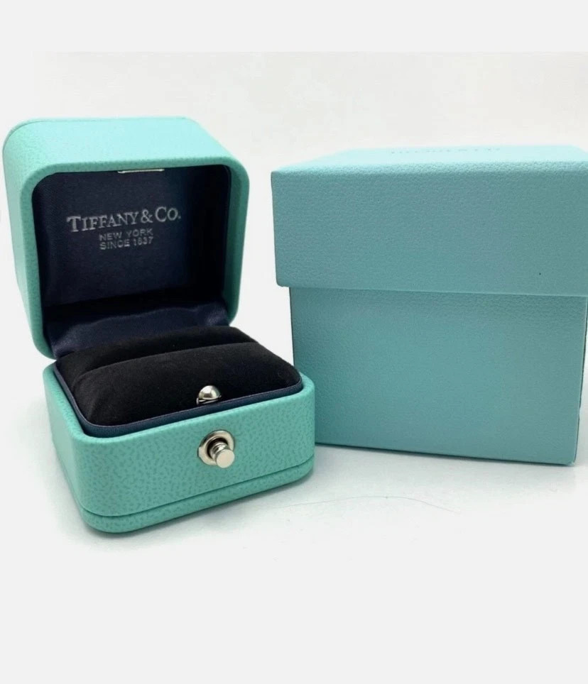 100% Authentic Tiffany & Co Engagement Ring Box + Outer Box+Ribbon.