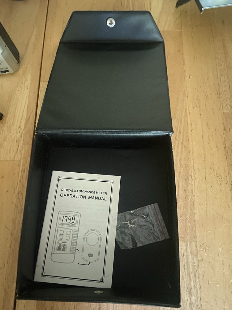 Digital Illuminance Light Meter LCD Display LX-1330B Working-Used