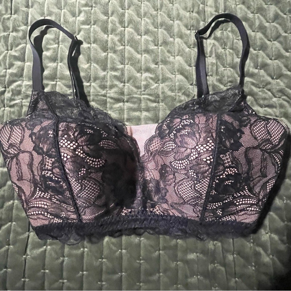 Natori wireless black lace bra size 32DDD