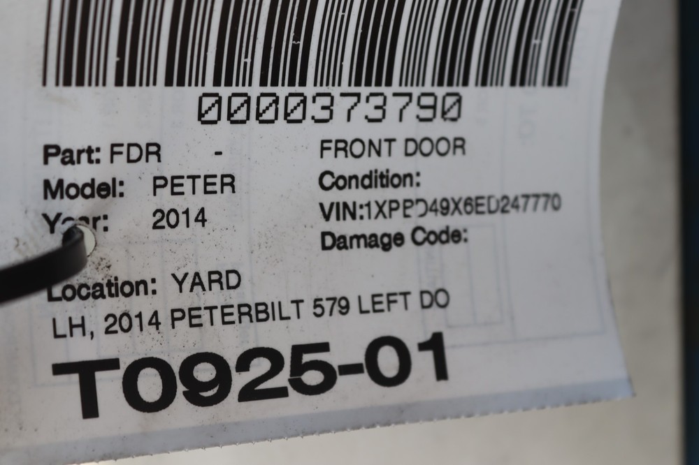 2013-2020 PETERBILT 579 FRONT LEFT DRIVER SIDE DOOR COMPLETE WHITE OEM