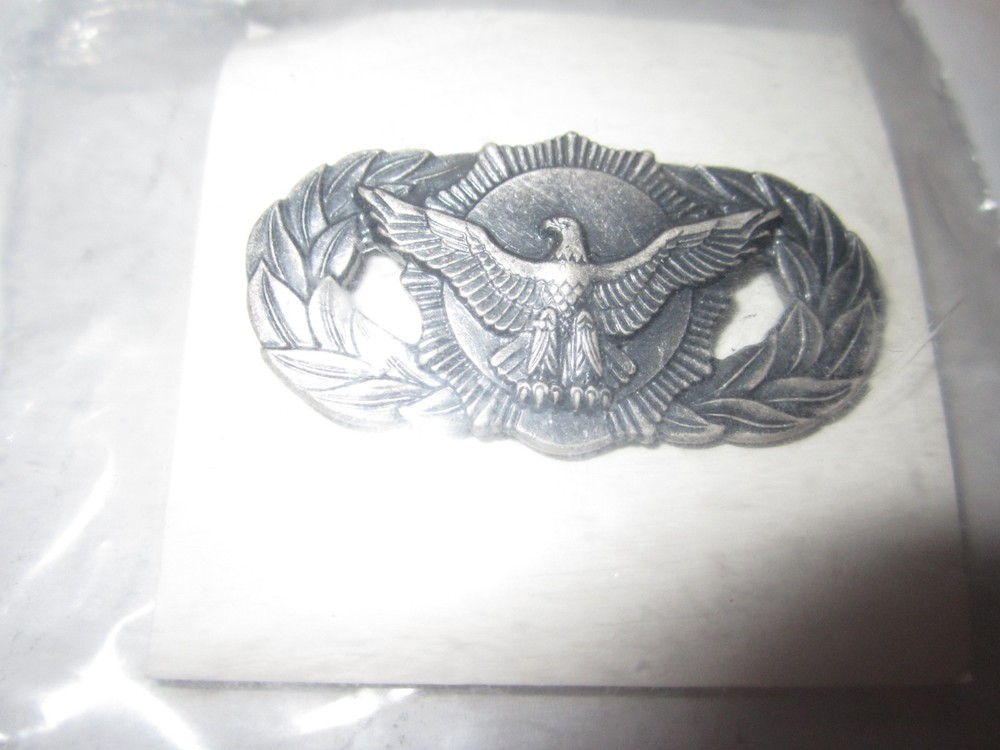 USAF AIR FORCE BASIC SECURITY POLICE QUALIFICATION PIN FULL SIZE BADGE 6/81 NIP
