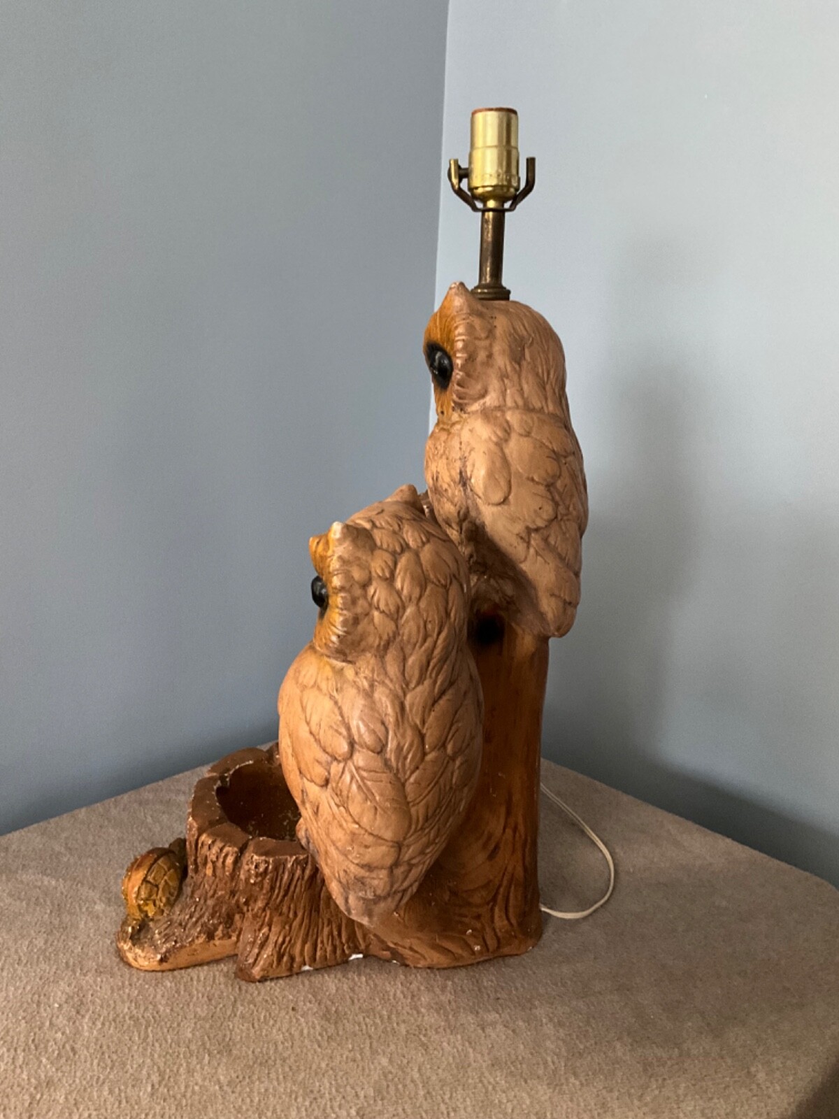 Old Vintage three Owls cabin Table Lamp 2’ tall with ashtray chalkware working