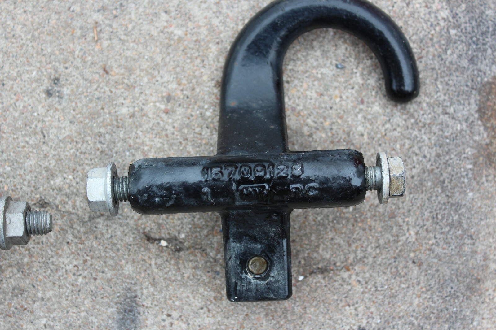 1999-07 Chevrolet Silverado Tahoe 1500 Tow Hooks Pair OEM GM 15709129 15709128