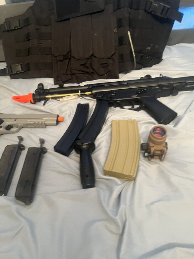 airsoft gun