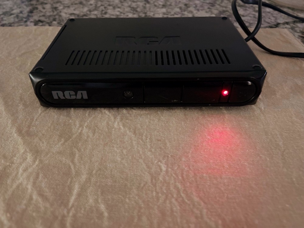 RCA DTA809 Digital Analog TV Converter Box
