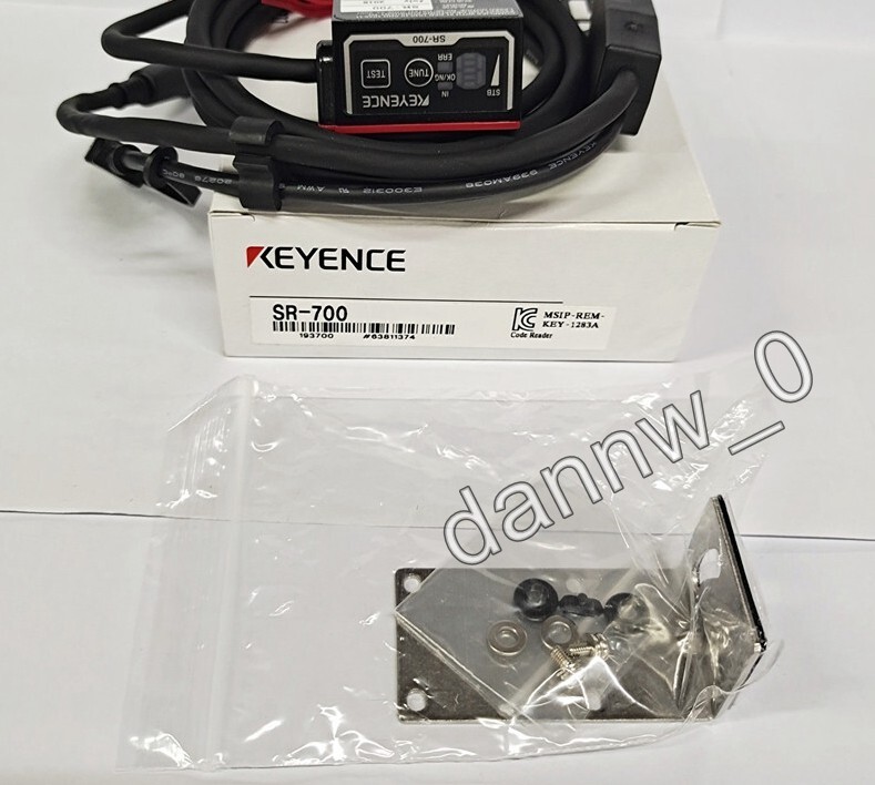 New In Box KEYENCE SR-700 Barcode Reader Scanner Free fast shipping
