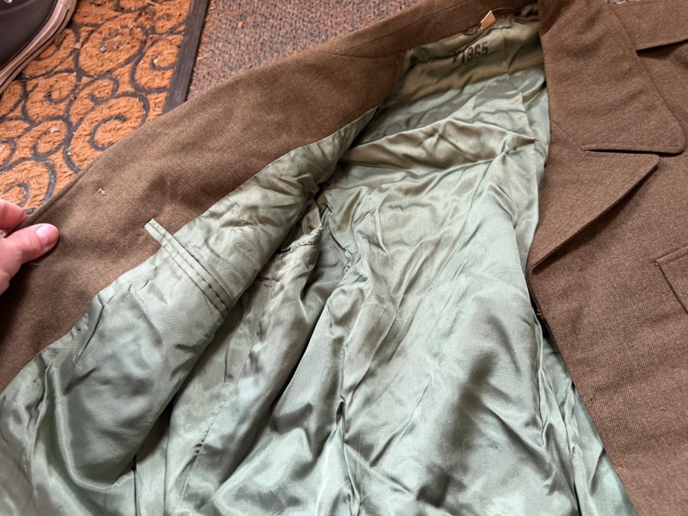 ORIGINAL POST WWII US ARMY EM NCO M1944 CLASS A IKE JACKET- MEDIUM/LARGE, 42R