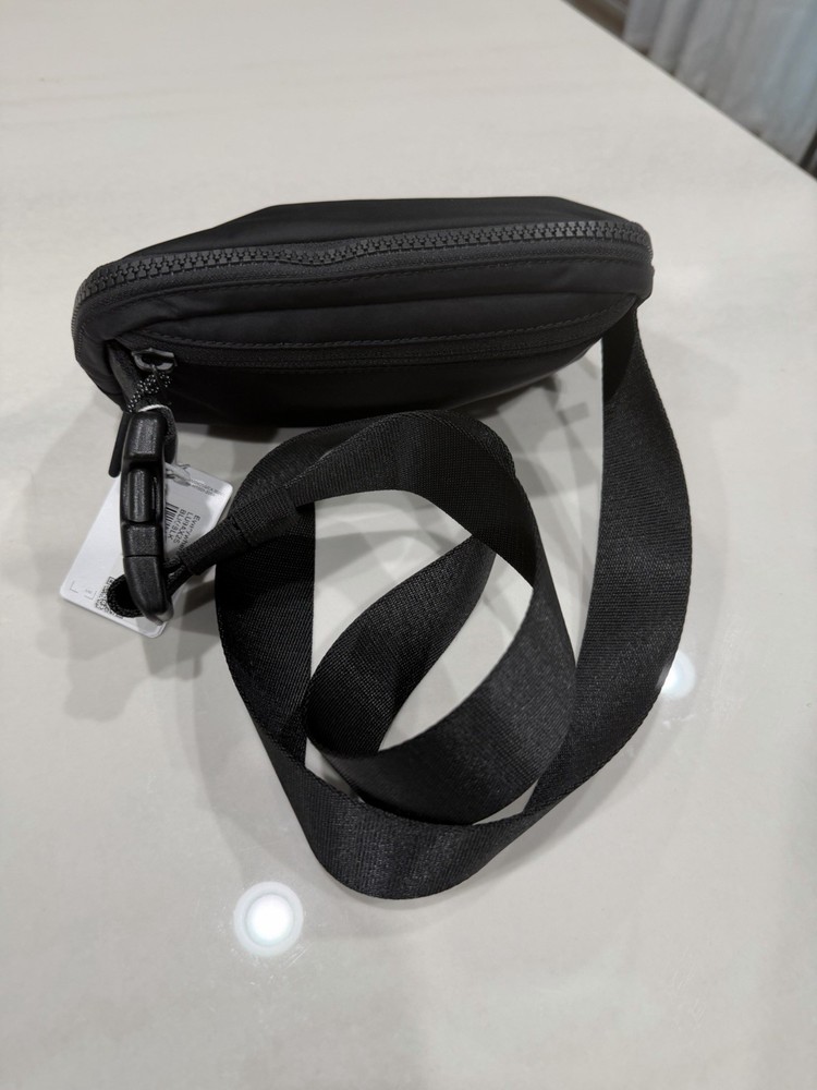 Lululemon Everywhere Belt Bag - Black