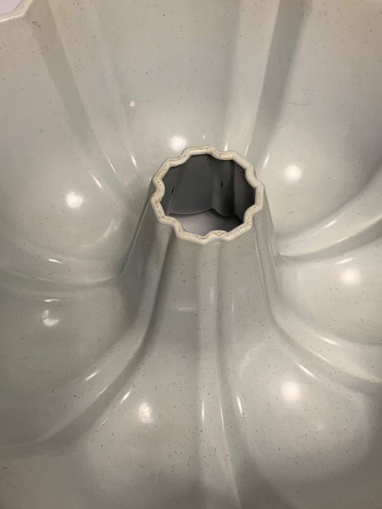 Nordic Ware 9 Cup White Bundt Cake Pan