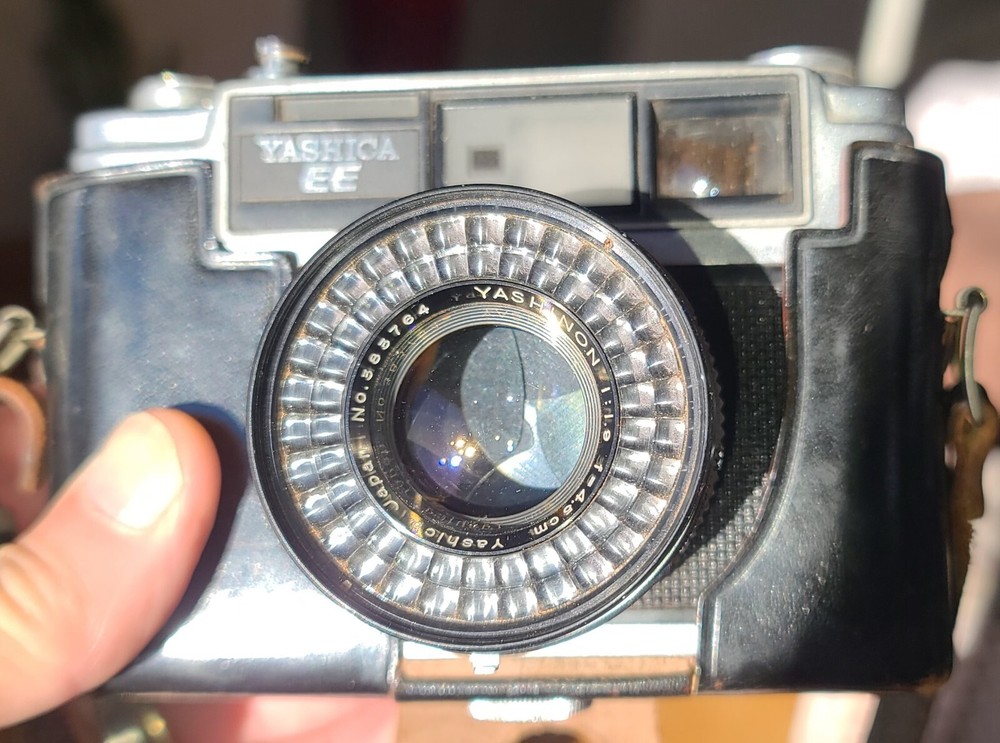 Yashica EE Rangefinder Camera W/4.5cmf:1.9, Tested Working. Case,cap 9+
