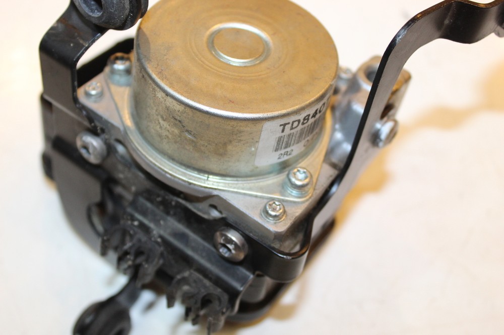2013 Triumph Tiger 800 ABS Brake Pump Unit Module Control 2022011