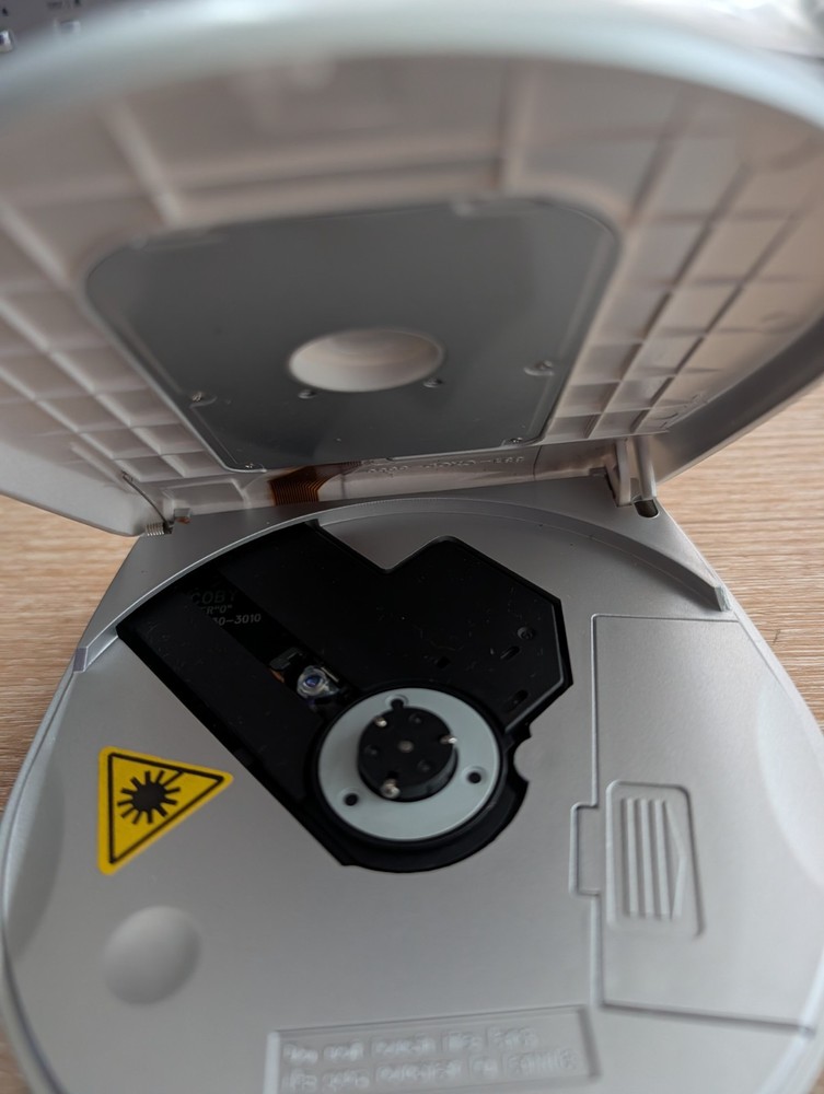 Coby CX-CD303 Portable CD Player Dynamic Bass Boost System Silver 2001