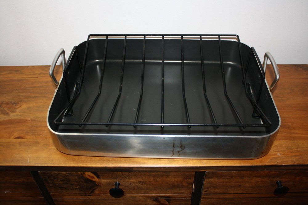 Invitations 19" x 14" Roaster with Rack - Used