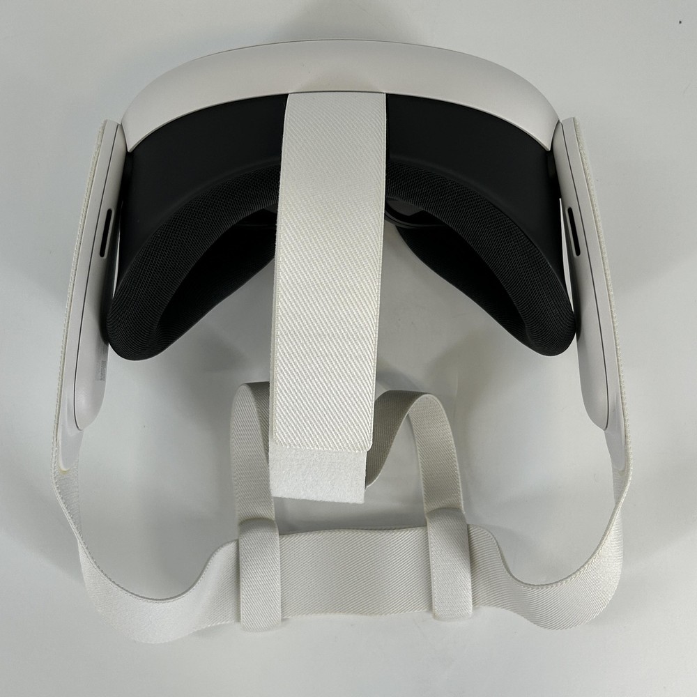 Meta Quest 3 VR Headset 128GB w/ Charger/Controllers/Regular Strap - Good