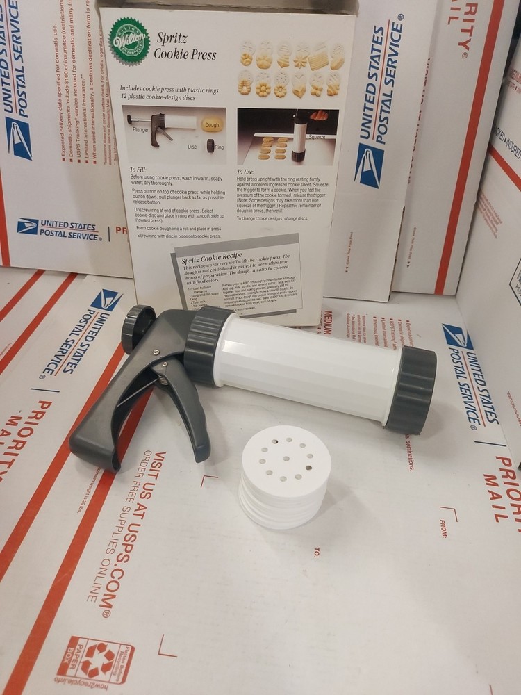Wilton Spritz Cookie Press, w/Discs, Pre Owned