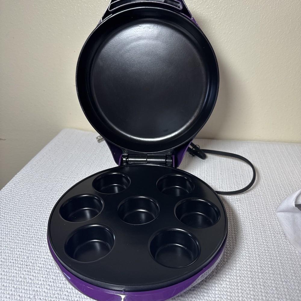 Mini Cupcake Maker. Makes 7mini Cupcakes At A Time. TSK-2065AMF2