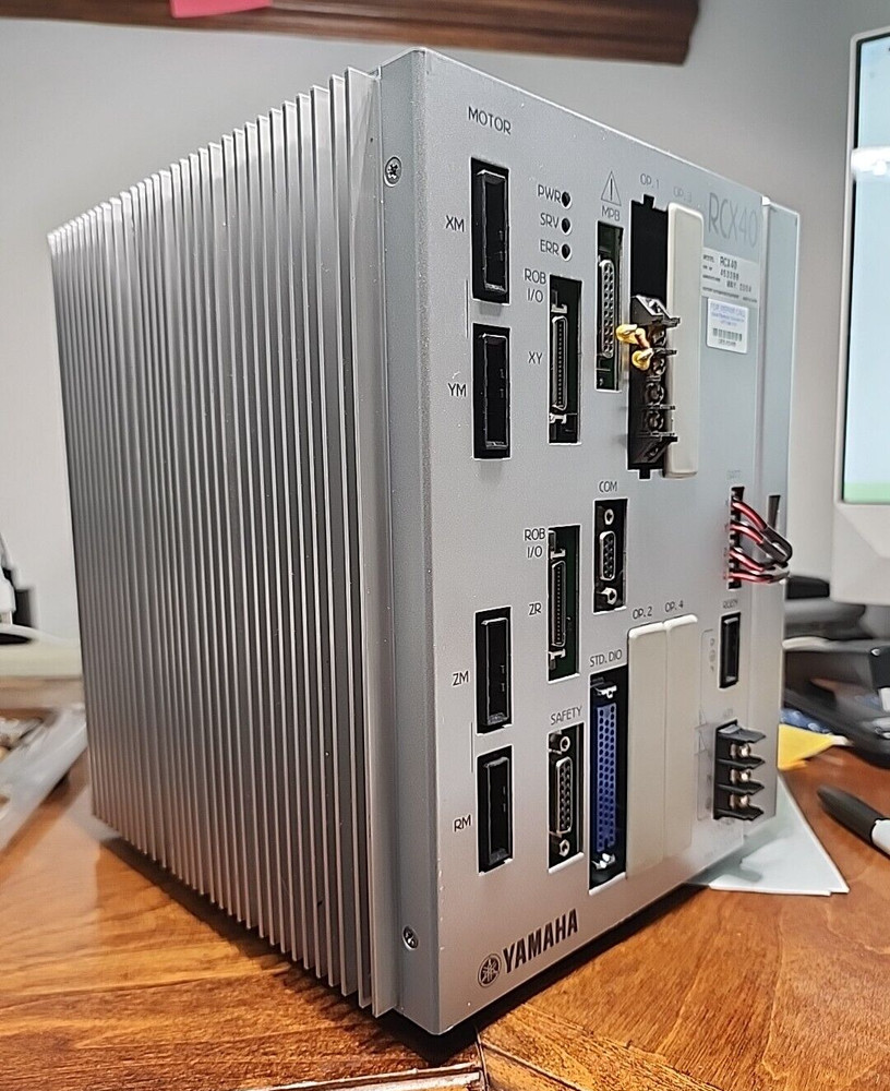 YAMAHA RCX40 ROBOT CONTROLER [OFF]