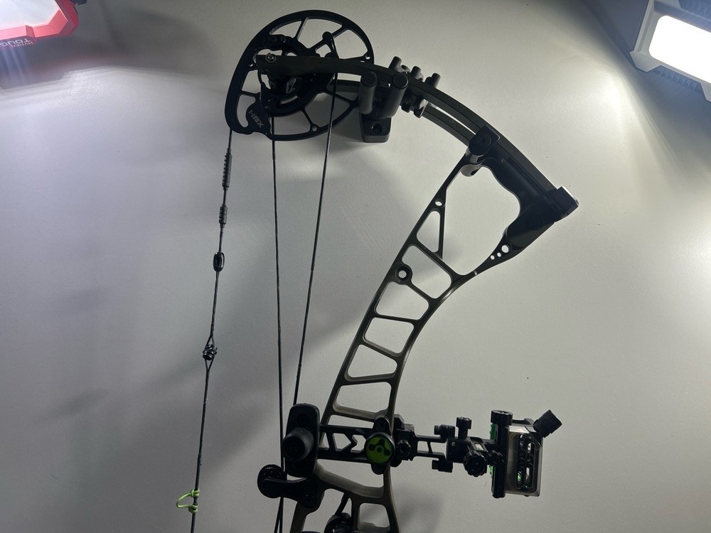 HOYT MODEL VENTUM 33 COMPOUND BOW (P11032784)