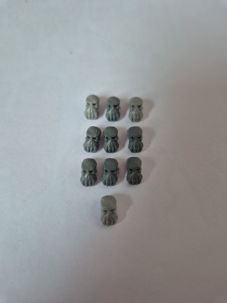 Warhammer Orcs & Goblins bits Orc Boyz Skull Accessory X 10