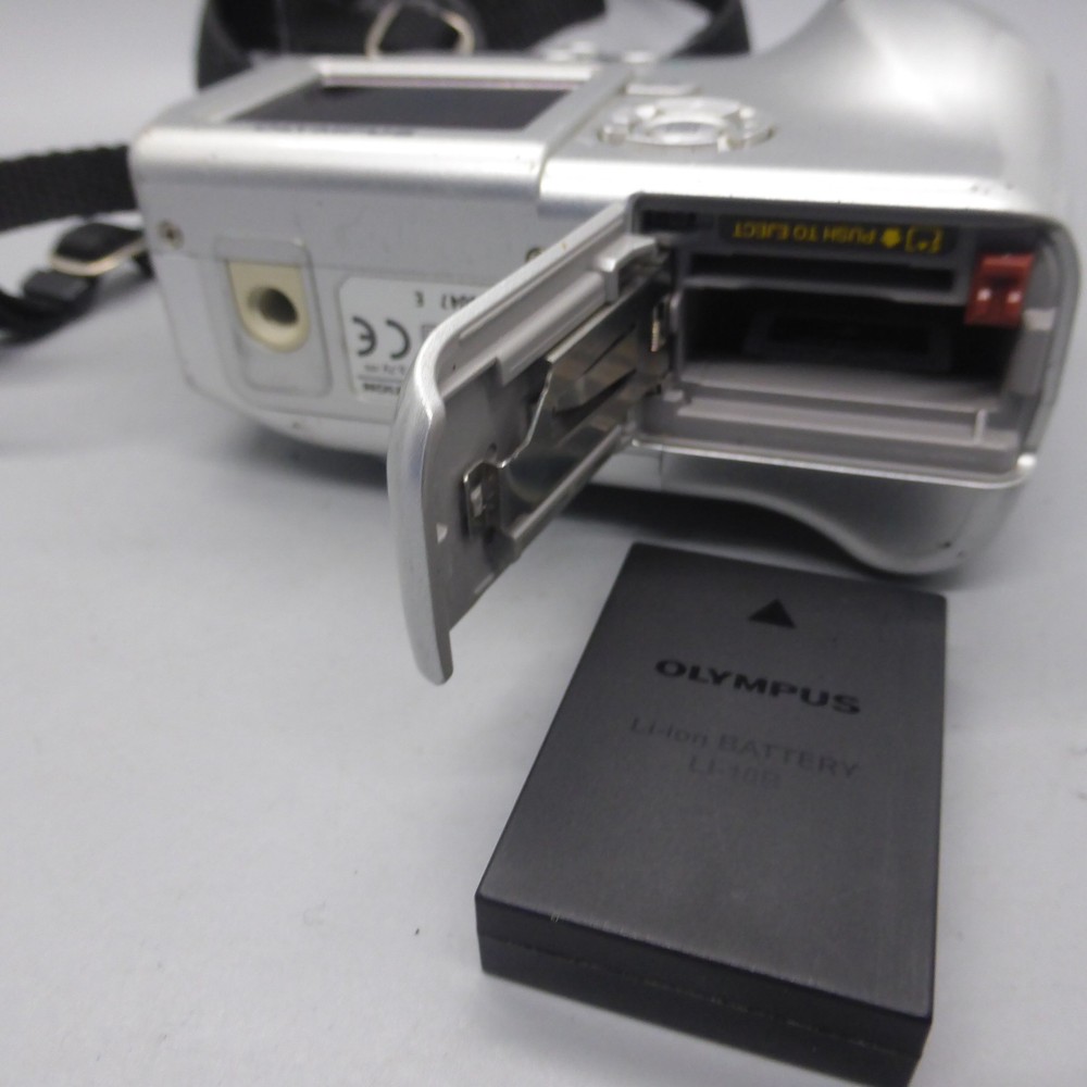 Olympus Camedia C-5000 Zoom 5.0MP Compact Digital Camera Silver Tested