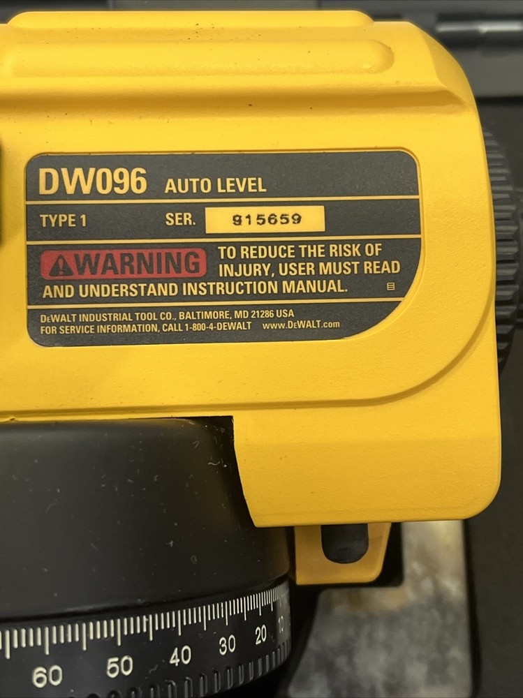DEWALT DW096 Magnification Automatic Optical Level 26X with Case