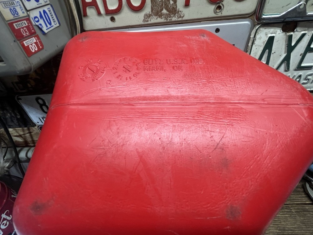 Blitz 2 Gallon 8 oz Gas Can Model 50810