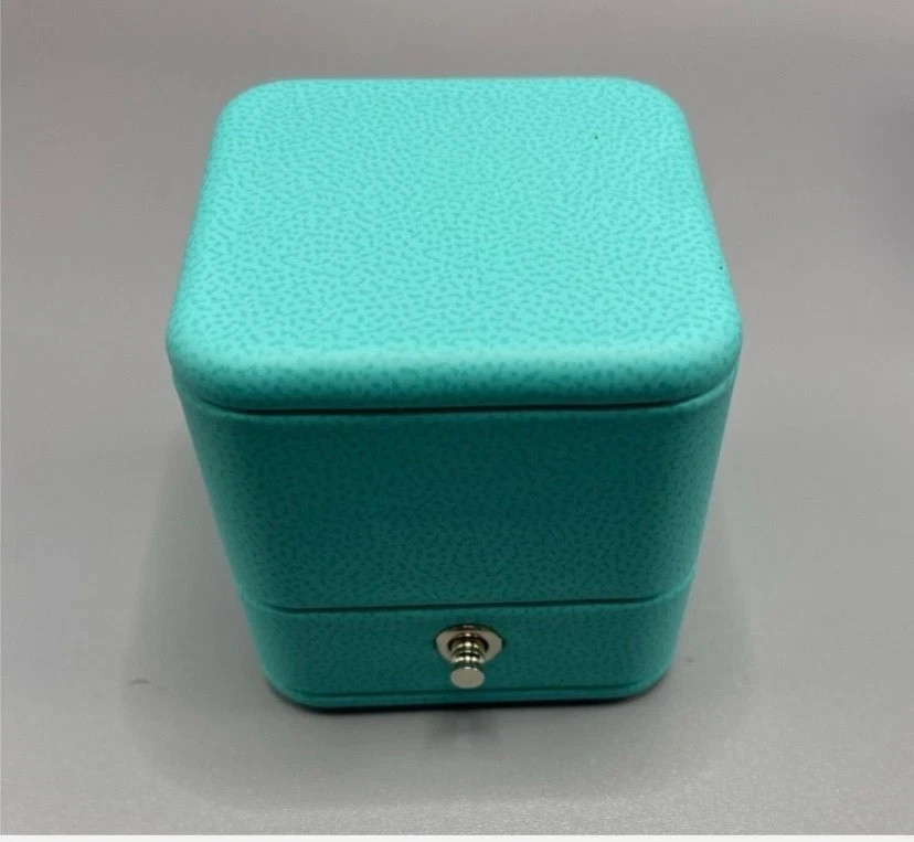 100% Authentic Tiffany & Co Engagement Ring Box + Outer Box+Ribbon.
