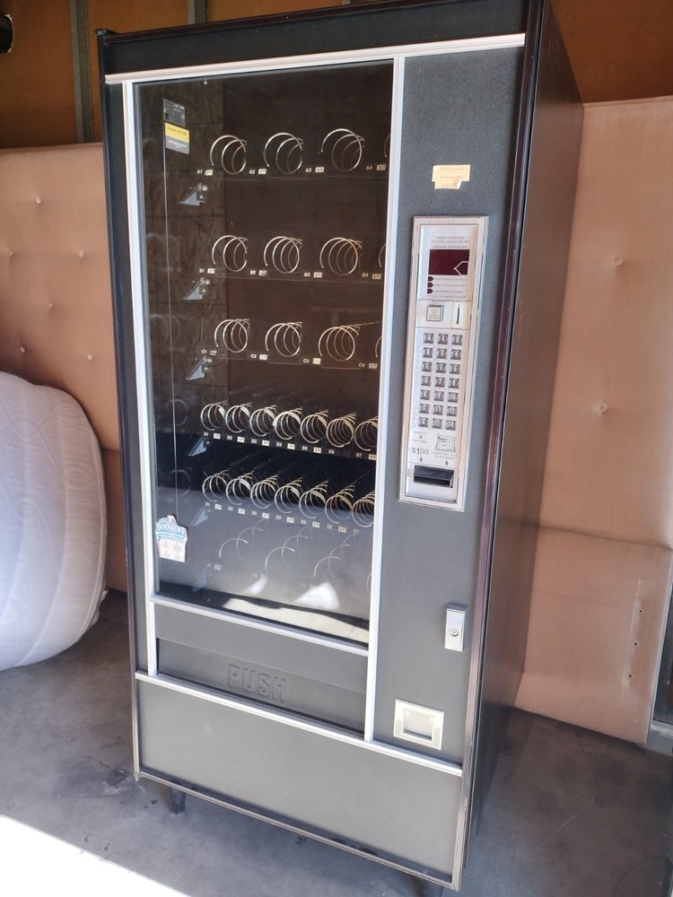 Snack Shop 6600 Vending Machine