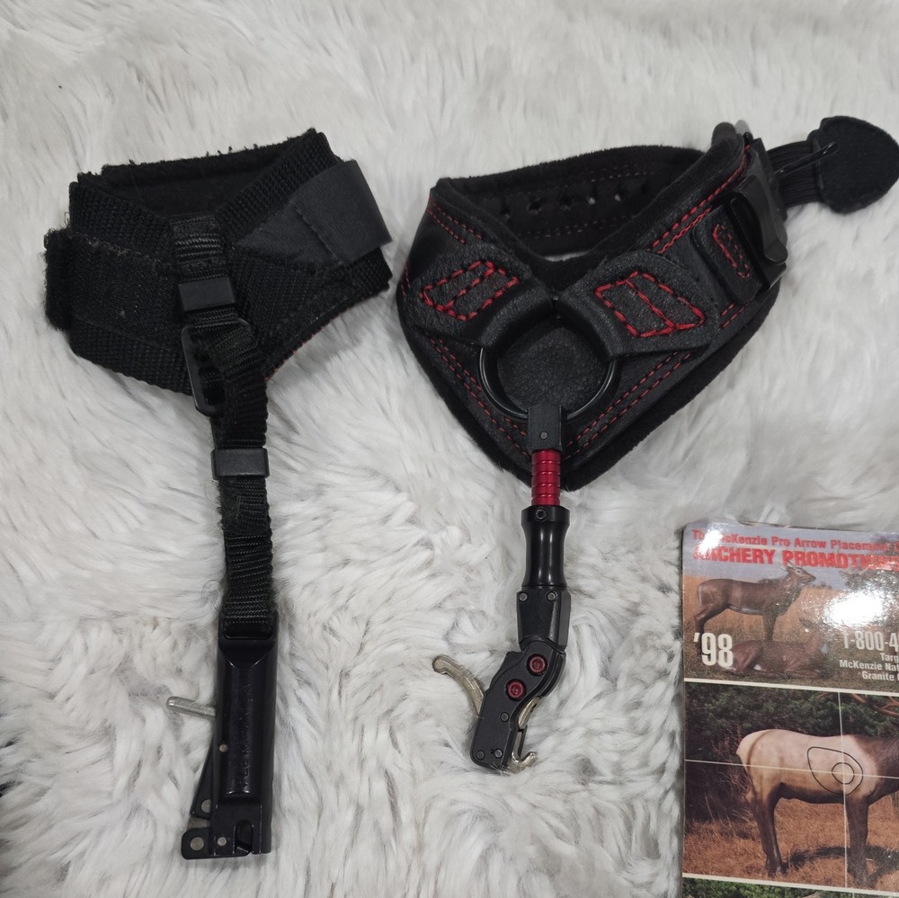 Tru-Fire Hard Core Buckle Archery Release. Black/Red.