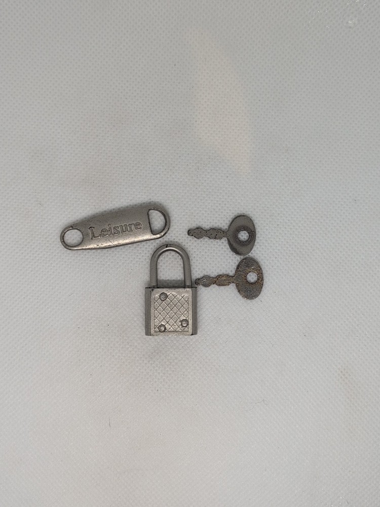 Leisure Zipper Pull And Small Padlock